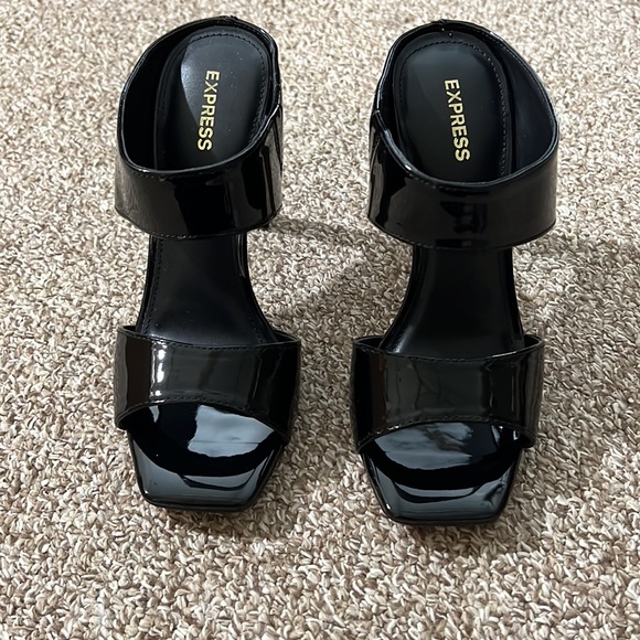 NWT Express shoes - size 7 - Picture 2 of 6